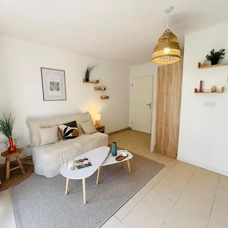 Moderne Avec Terrasse Apartament