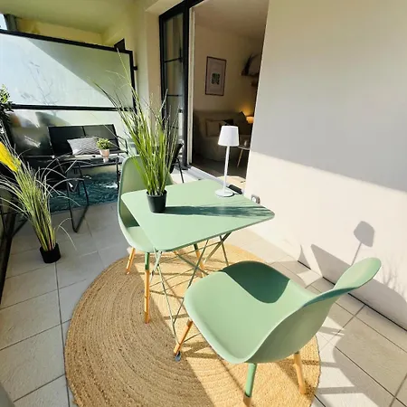 Moderne Avec Terrasse Apartmán