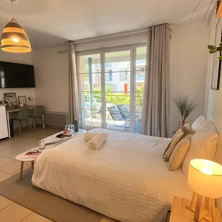 Moderne Avec Terrasse Apartman
